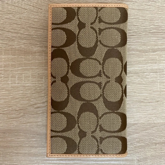 Coach Logo Checkbook Wallet - Picture 4 of 12
